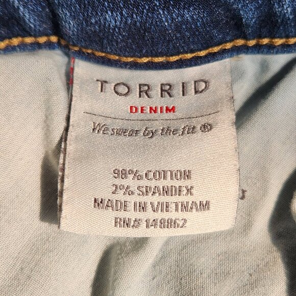 Torrid Relaxed Boot Cut Denim Jeans Women's Plus 26R High Rise Blue Distressed - Picture 9 of 10